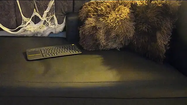 Snapshot of Rowan_Mills chatting on October 31, 8:21 pm Rowan Mills online show from October 31, 8:21 pm