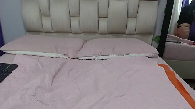 NoelleHartley online show from September 11, 12:38 pm