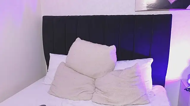 antonellariva  online show from April 15, 7:21 pm