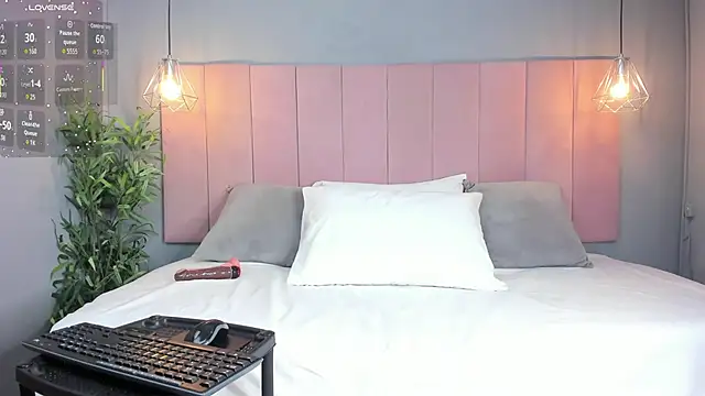 Snapshot of AariaLove chatting on November 1, 10:34 pm AariaLove online show from November 1, 10:34 pm