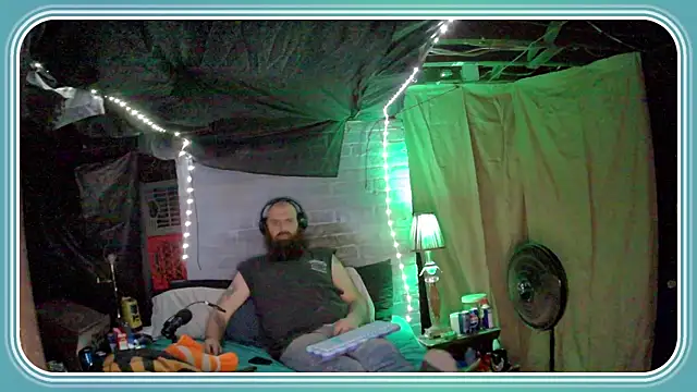 Snapshot of Cowboy815 chatting on November 18, 1:11 am Cowboy815 online show from November 18, 1:11 am