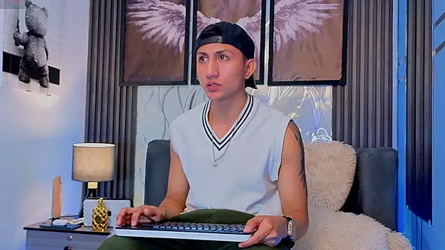 oliver mr  online show from March 31, 7:47 pm