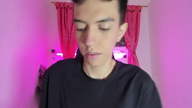 Snapshot of dylan_202520_ chatting on September 11, 12:49 pm dylan 202520 online show from September 11, 12:49 pm