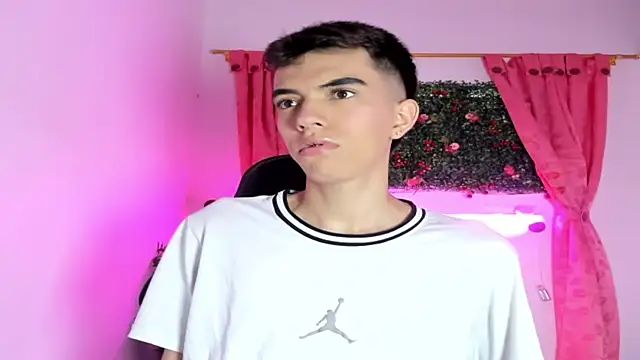 Snapshot of dylan_202520_ chatting on September 23, 11:24 am dylan 202520 online show from September 23, 11:24 am