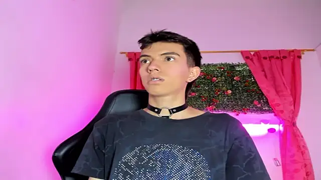 Snapshot of dylan_202520_ chatting on October 3, 11:40 am dylan 202520 online show from October 3, 11:40 am