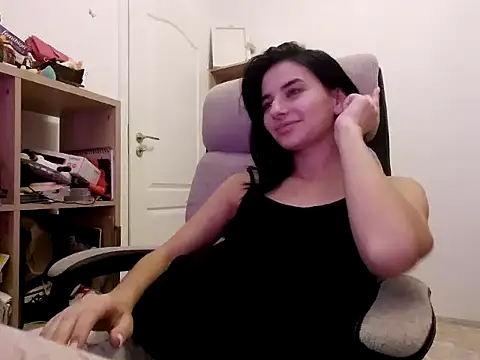 Snapshot of Hot_Bruny chatting on November 14, 1:04 am Hot Bruny online show from November 14, 1:04 am