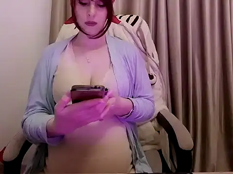 Snapshot of Hot_Bruny chatting on May 5, 6:27 pm Hot Bruny online show from May 5, 6:27 pm