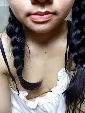 Viviann08 online show from April 8, 4:40 pm