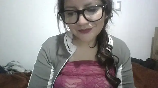 Snapshot of Isisflame chatting on November 3, 2:24 am Isisflame online show from November 3, 2:24 am