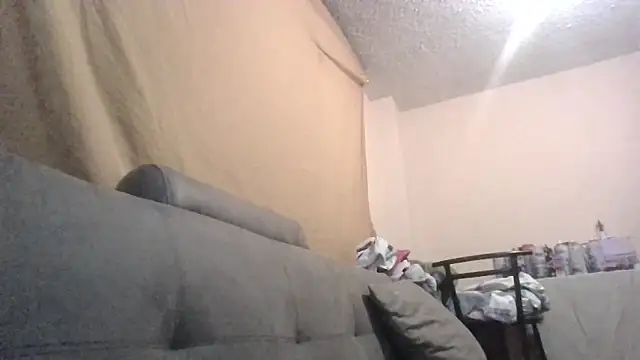 Snapshot of Isisflame chatting on November 12, 1:17 am Isisflame online show from November 12, 1:17 am