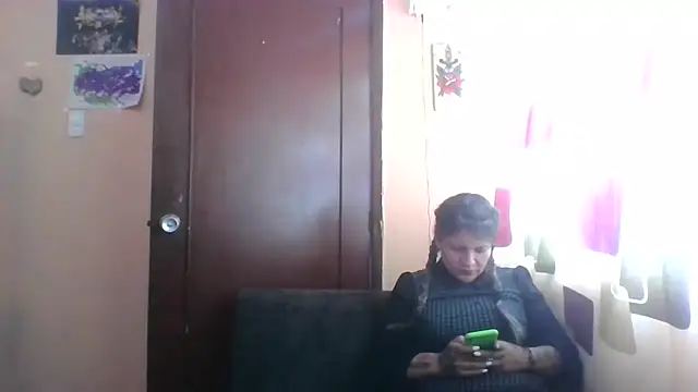 Snapshot of Isisflame chatting on December 13, 7:53 pm Isisflame online show from December 13, 7:53 pm