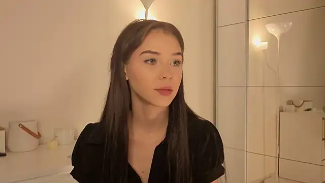 Snapshot of slyshypie chatting on November 16, 2:11 pm slyshypie online show from November 16, 2:11 pm