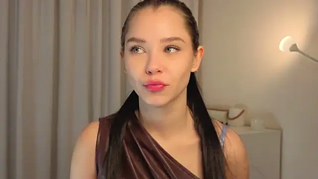 Snapshot of slyshypie chatting on November 21, 1:32 pm slyshypie online show from November 21, 1:32 pm