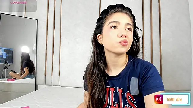 Lilith dry online show from September 26, 4:22 pm