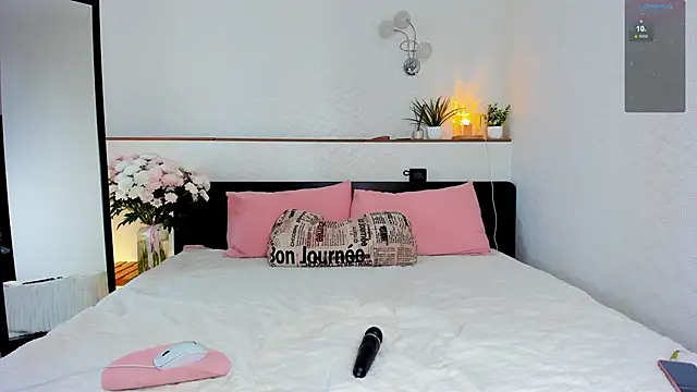 charlottacardi online show from October 24, 3:58 am