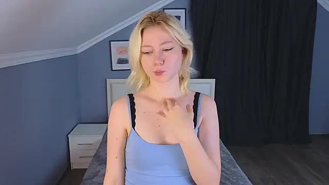 Snapshot of Violet_Willis chatting on September 23, 3:15 pm Violet Willis online show from September 23, 3:15 pm