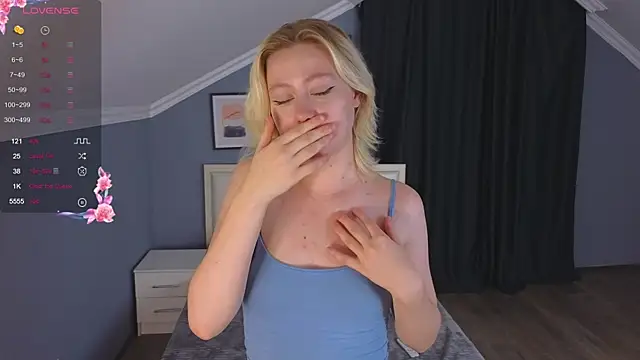 Snapshot of Violet_Willis chatting on October 3, 4:04 pm Violet Willis online show from October 3, 4:04 pm