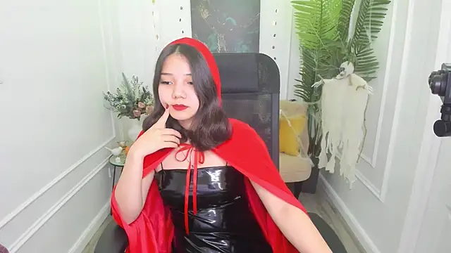 ElliVensda online show from October 17, 12:41 pm