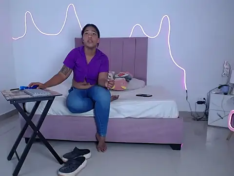 Snapshot of iiamsara chatting on February 17, 12:18 am iiamsara online show from February 17, 12:18 am