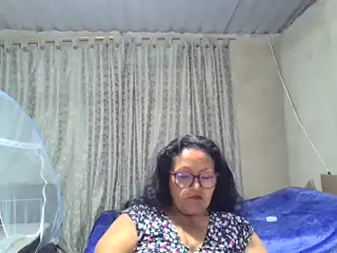 Snapshot of _Cristal chatting on October 5, 12:20 am Cristal online show from October 5, 12:20 am