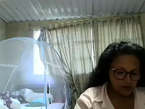 Snapshot of _Cristal chatting on October 7, 12:57 pm Cristal online show from October 7, 12:57 pm