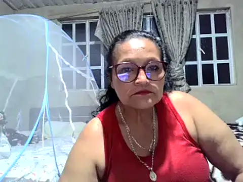 Snapshot of _Cristal chatting on October 14, 12:33 am Cristal online show from October 14, 12:33 am