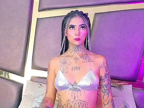 Snapshot of EmilieLake chatting on September 25, 4:21 pm EmilieLake online show from September 25, 4:21 pm