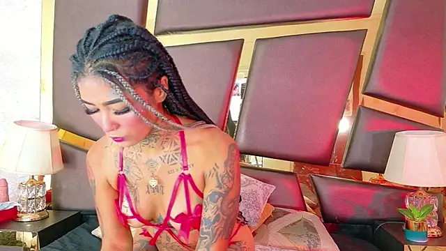 Snapshot of EmilieLake chatting on October 2, 8:16 pm EmilieLake online show from October 2, 8:16 pm