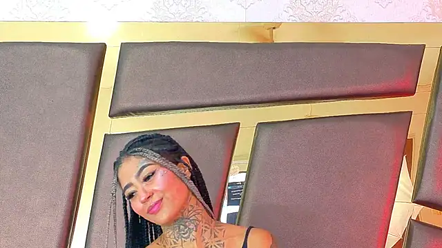 Snapshot of EmilieLake chatting on October 3, 9:34 pm EmilieLake online show from October 3, 9:34 pm