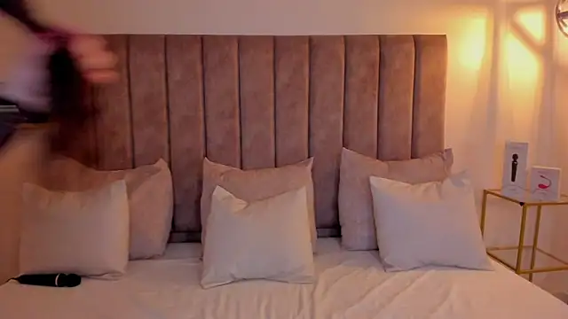 amber colliiins online show from February 22, 2:15 pm