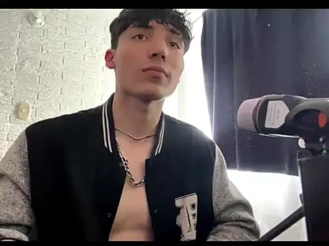 Snapshot of knielBgm chatting on March 4, 8:26 pm knielBgm online show from March 4, 8:26 pm