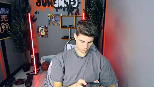 Snapshot of JackWolw chatting on October 1, 11:38 am JackWolw online show from October 1, 11:38 am