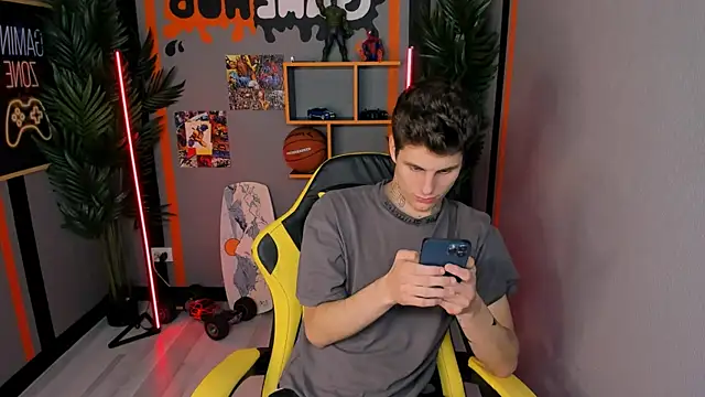 Snapshot of JackWolw chatting on October 15, 5:02 pm JackWolw online show from October 15, 5:02 pm