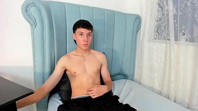 Snapshot of LittleDanny_ chatting on October 29, 2:52 pm LittleDanny online show from October 29, 2:52 pm