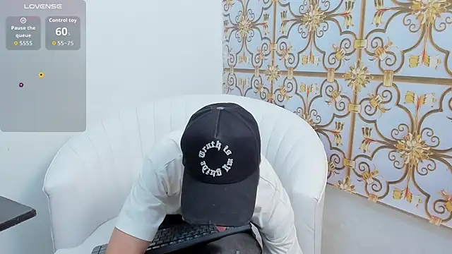 Snapshot of LittleDanny_ chatting on November 15, 6:59 pm LittleDanny online show from November 15, 6:59 pm