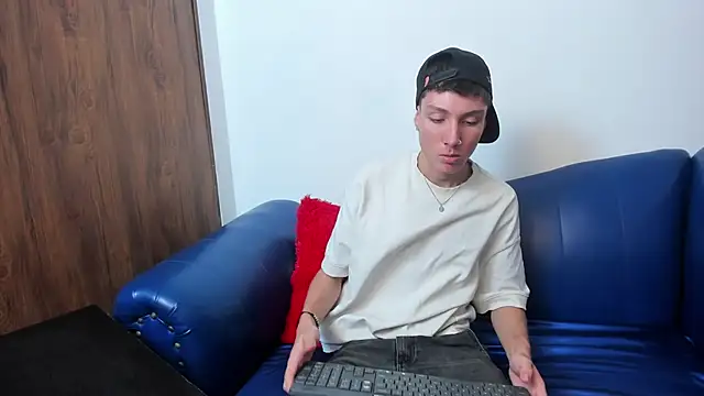 Snapshot of LittleDanny_ chatting on November 29, 5:05 pm LittleDanny online show from November 29, 5:05 pm