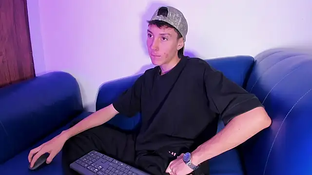 LittleDanny  online show from April 19, 3:00 pm