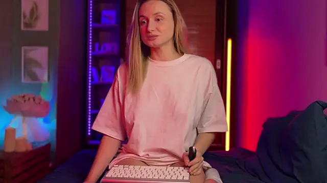 LovaMay online show from February 22, 10:58 am