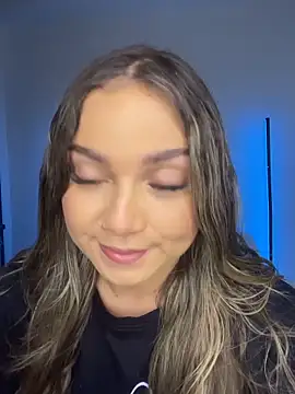 Snapshot of AnnyLopezzz_ chatting on October 25, 5:15 am AnnyLopezzz online show from October 25, 5:15 am