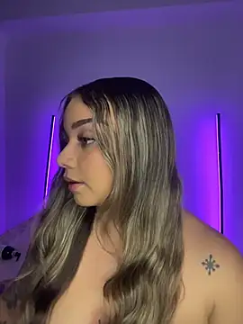 Snapshot of AnnyLopezzz_ chatting on October 30, 4:36 am AnnyLopezzz online show from October 30, 4:36 am