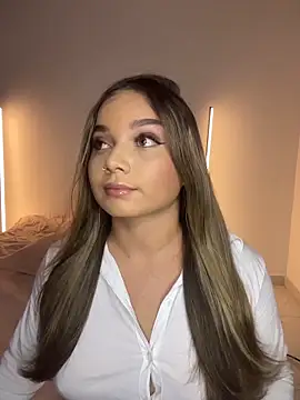 Snapshot of AnnyLopezzz_ chatting on November 11, 6:24 am AnnyLopezzz online show from November 11, 6:24 am