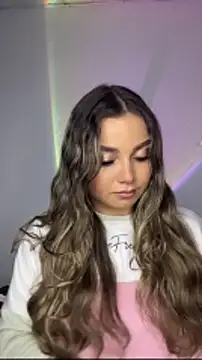 Snapshot of AnnyLopezzz_ chatting on December 5, 3:15 am AnnyLopezzz online show from December 5, 3:15 am