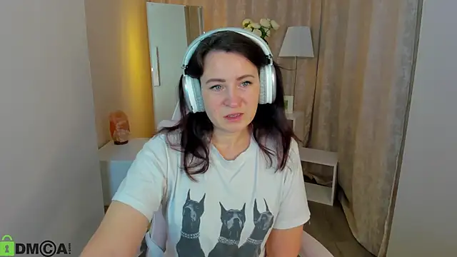 Snapshot of Lea_shadom chatting on November 6, 1:06 am Lea shadom online show from November 6, 1:06 am