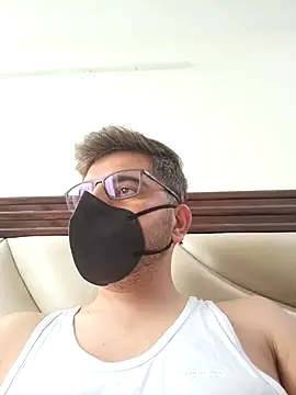 Snapshot of LoveGuruRA chatting on September 30, 3:44 am LoveGuruRA online show from September 30, 3:44 am