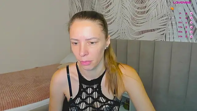 Snapshot of KiaraCaley chatting on November 25, 2:11 am KiaraCaley online show from November 25, 2:11 am