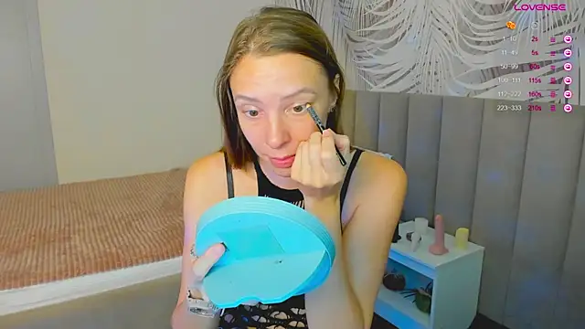 Snapshot of KiaraCaley chatting on November 26, 2:01 am KiaraCaley online show from November 26, 2:01 am