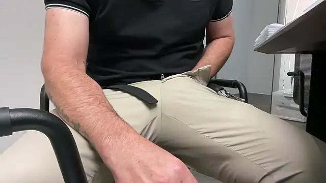 Snapshot of harrys74 chatting on September 12, 3:34 pm harrys74 online show from September 12, 3:34 pm