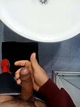 Snapshot of Alexandrevictor69 chatting on December 16, 3:33 am Alexandrevictor69 online show from December 16, 3:33 am