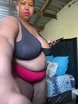 Snapshot of Curvycandy95 chatting on June 4, 6:19 am Curvycandy95 online show from June 4, 6:19 am