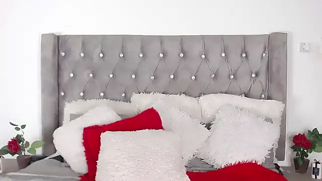 indianchic89 online show from February 1, 7:13 pm